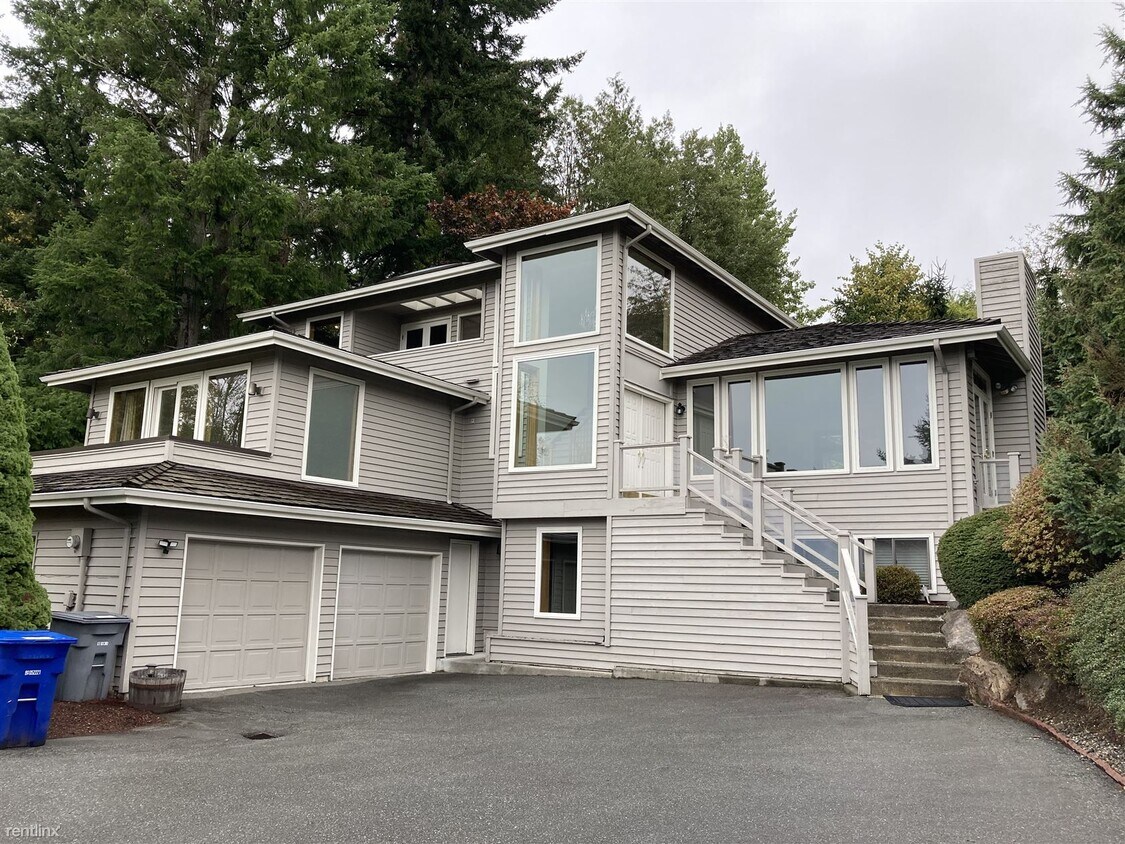 Primary Photo - 3 br, 3.5 bath House - 5570 152nd Place So...