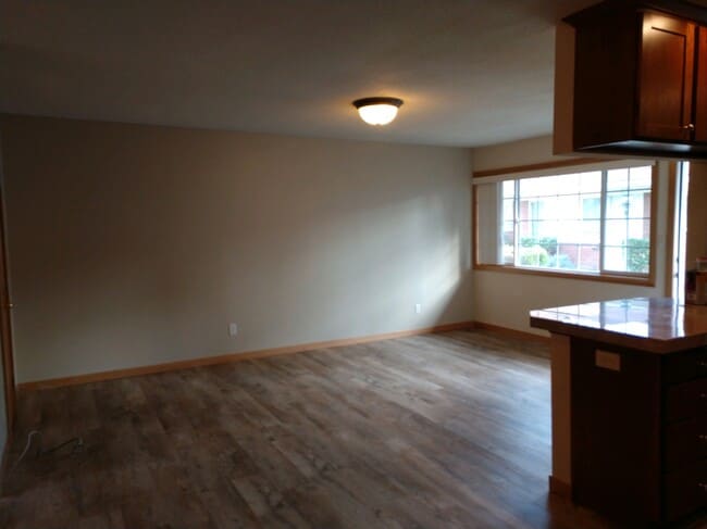 Living room - 9727 SE 33rd Ave