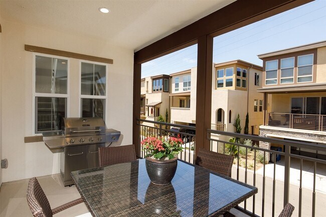Building Photo - 8353 Summit Way