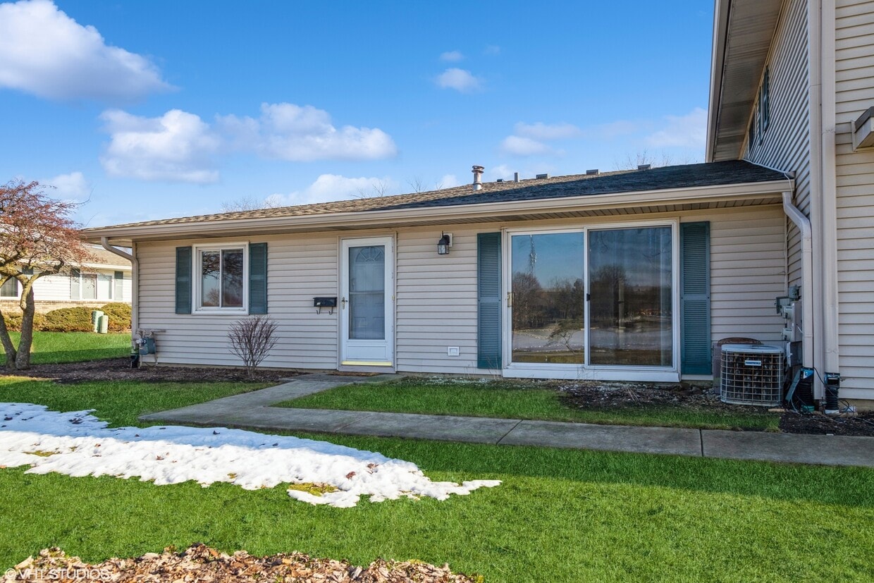 Primary Photo - 32 N Salem Dr