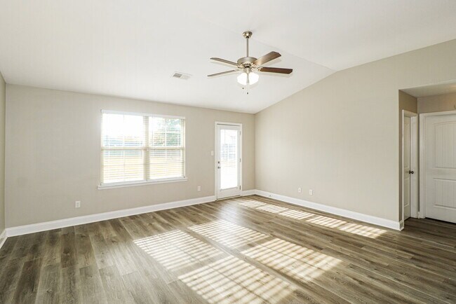 Foto del edificio - 7761 Brierfield Dr E