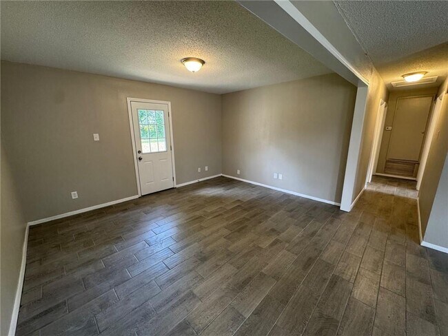 Foto del edificio - 6564 Cynthia Dr