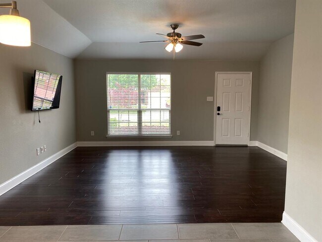 Foto del edificio - 135 Prairie View Dr