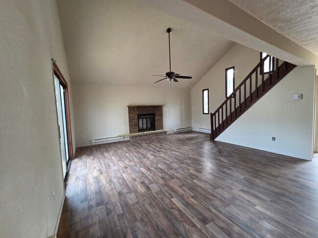 Foto del edificio - Welcome to this charming 3-bedroom, 2-bathroom home located in the scenic Tobyhanna, PA.