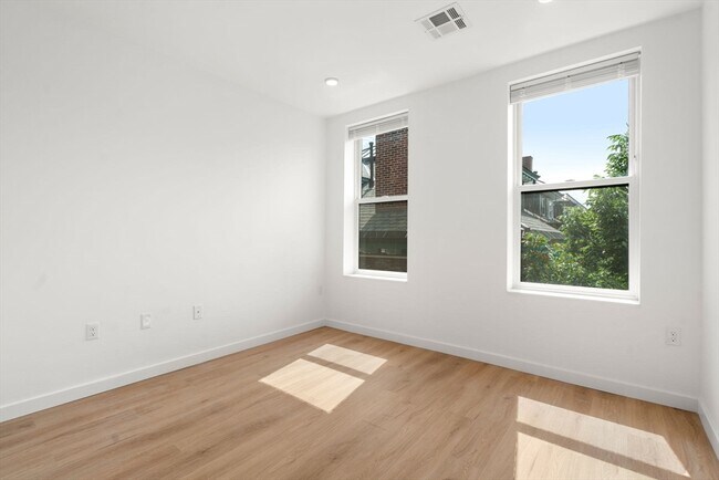 Building Photo - 34 Centre St