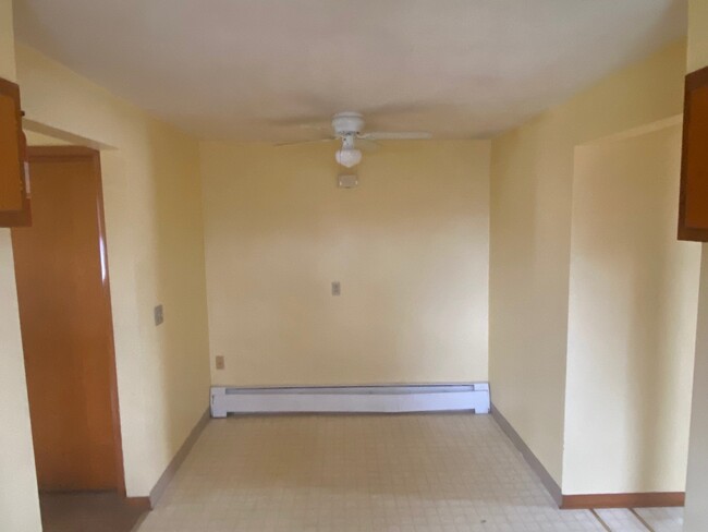 Dining Room - 16 Saint James Plz