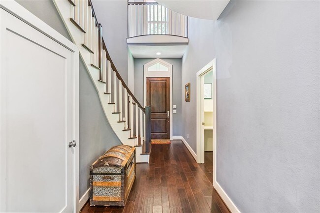 Building Photo - 11 E Lake Forest Ct