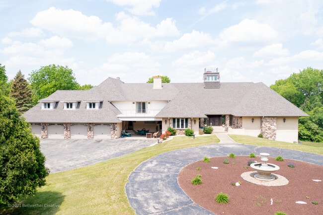 Building Photo - 4011 Valley View Rd