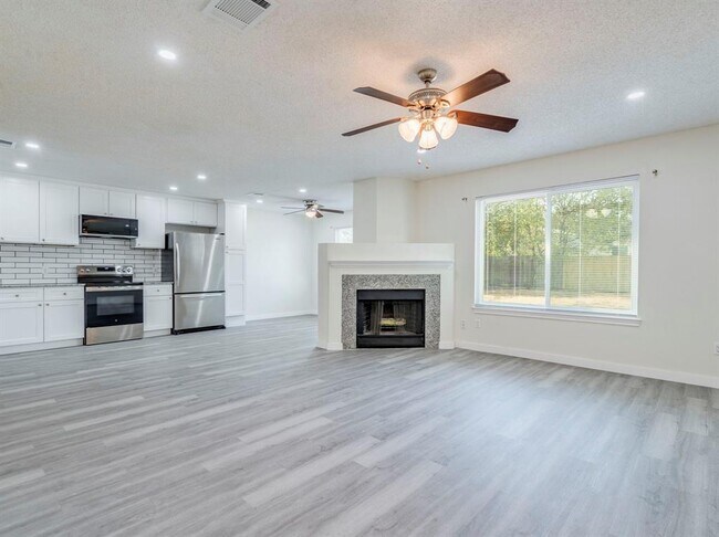 Foto del edificio - 2204 Clayton Way