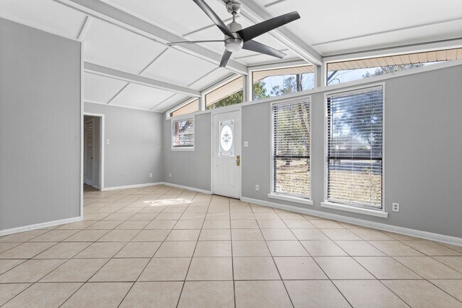 Foto del edificio - Charming 3-Bedroom Home in the Heart of Ocean Springs!