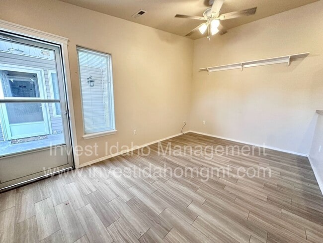 Building Photo - 202 Poplar St