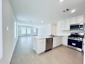 Building Photo - 3014 Mallorca Dr