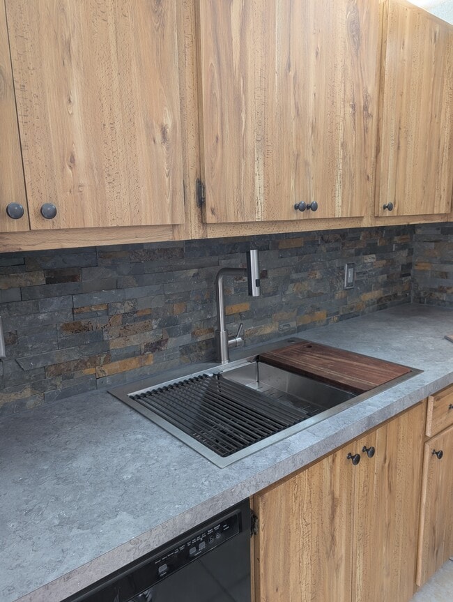 Building Photo - 5572 Malt Dr