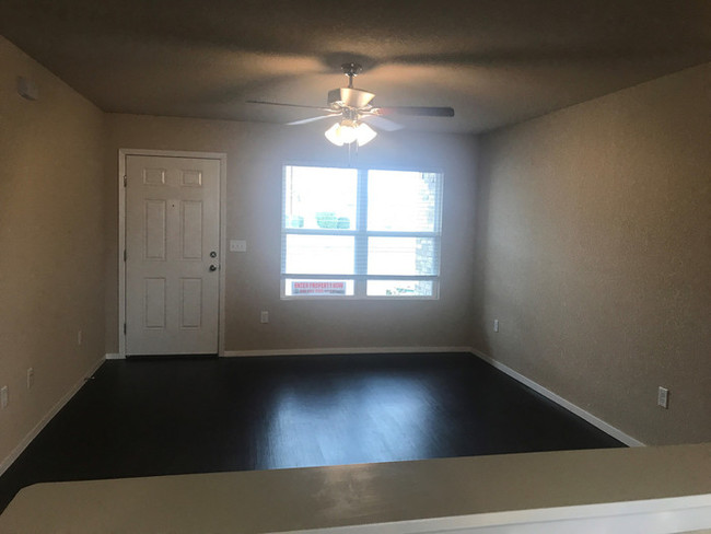 Building Photo - 3814 Rosebud Ln