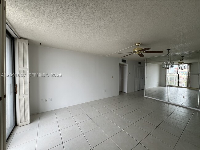 Foto del edificio - 920 NE 169th St