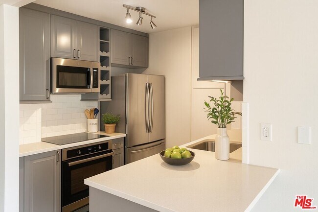 Foto del edificio - 7740 Redlands St