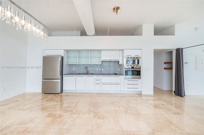 Foto del edificio - 7934 West Dr