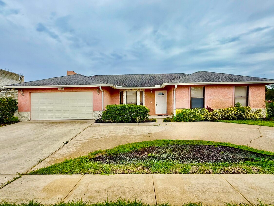 Primary Photo - 1334 N Mangonia Dr