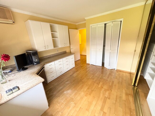 Building Photo - 2 Bedroom 1.5 Bathroom at Nuuanu Streamsid...