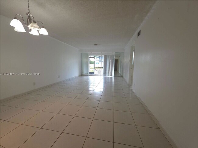 Foto del edificio - 8940 S Hollybrook Blvd