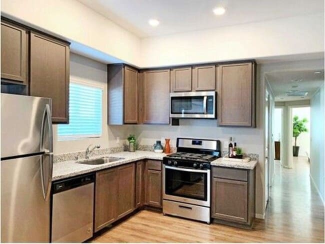 Interior Photo - Mariners Landing
