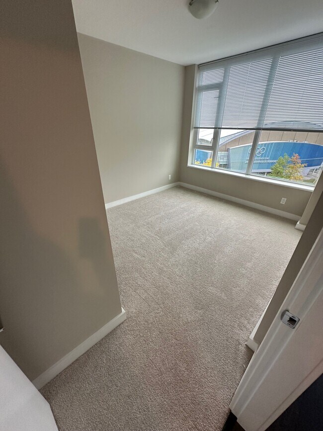 Building Photo - 6200 River Rd