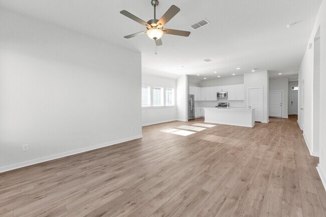 Foto del edificio - 16914 Tulip Row Ln