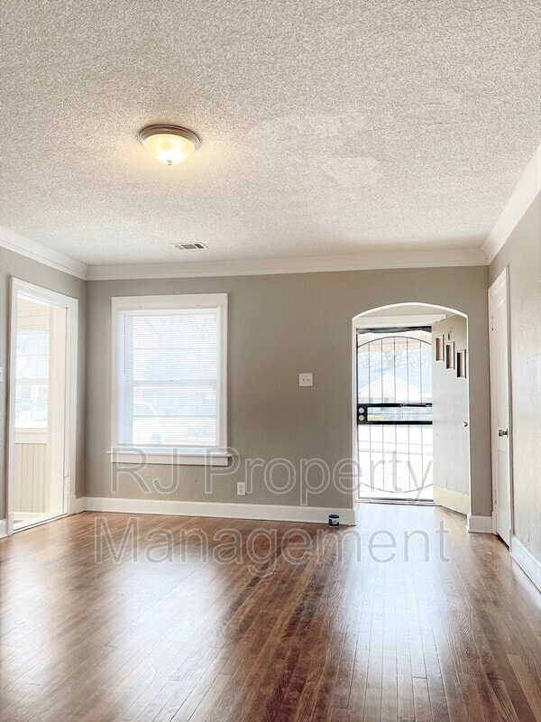 Building Photo - 1639 Shadowlawn Blvd
