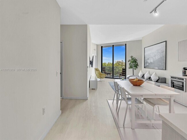 Foto del edificio - 501 NE 31st St