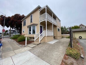 Building Photo - 542 Pine Ave