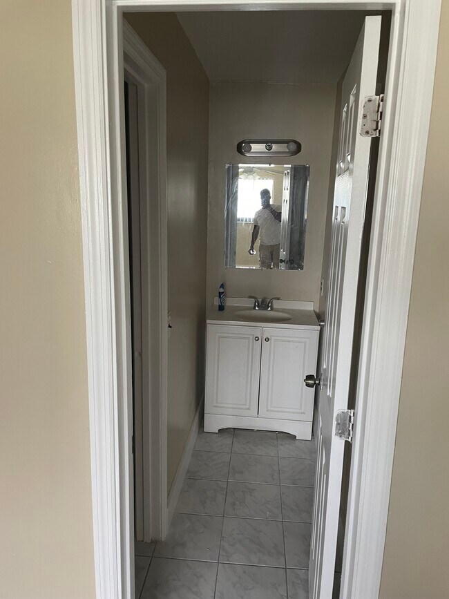 Master Bath - 2446 NW 52nd Ave