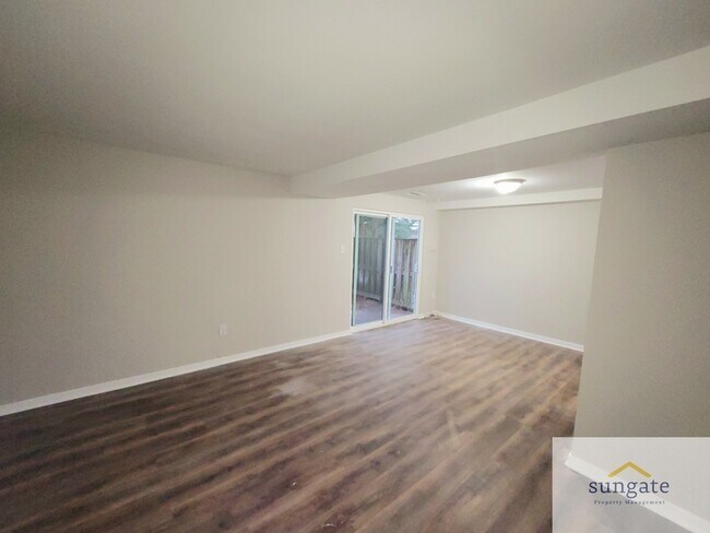 Foto del edificio - 488 West Ct