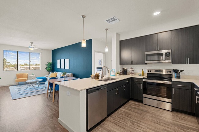 Foto del edificio - 711 W Broadway Rd