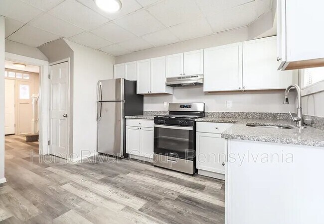Building Photo - 2712 Versailles Ave