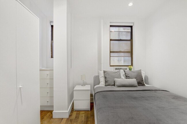 Building Photo - 93 MacDougal St