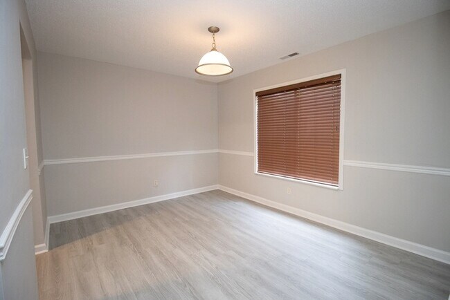 Foto del edificio - Charming 2-Bedroom, 2-Bath Home in Village...