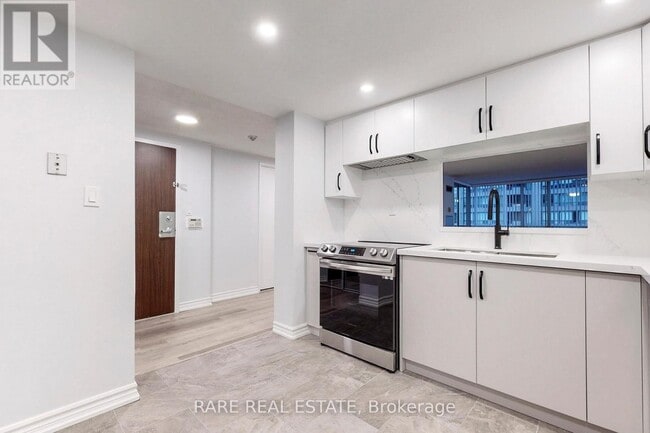 Photo du bâtiment - 5785-5785 Yonge St