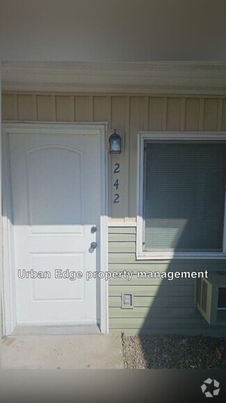 Building Photo - 949 Maple St