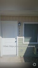 Building Photo - 949 Maple St