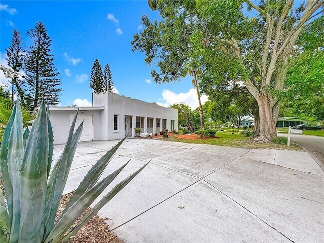 Foto del edificio - 6709 Orchard Dr N