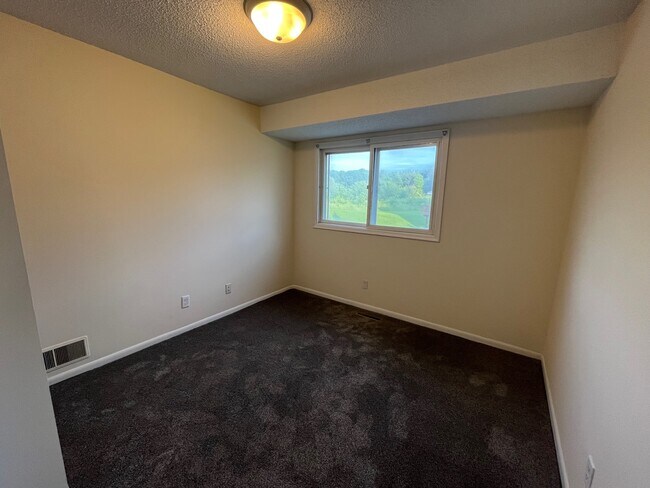 Building Photo - 1424 Oak Leaf Ln
