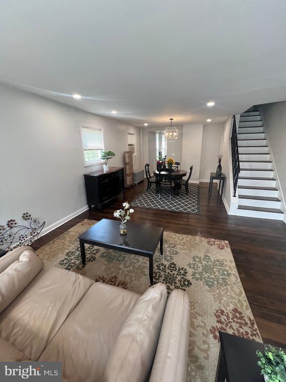 Building Photo - 1731 W 6th St