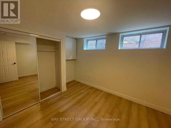 Photo du bâtiment - 173 Searle Ave