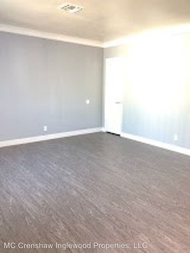Building Photo - 8400-8422 Crenshaw Dr