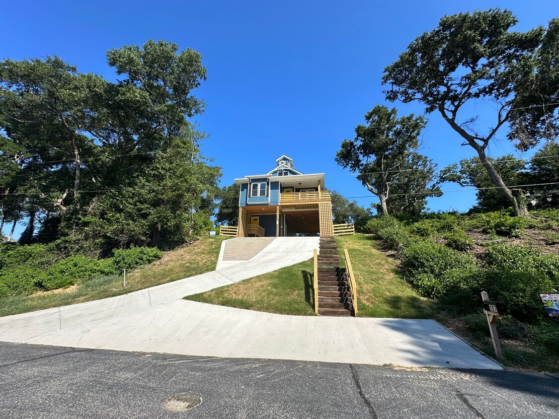 Foto principal - TREETOP HOME w/downstairs Suite