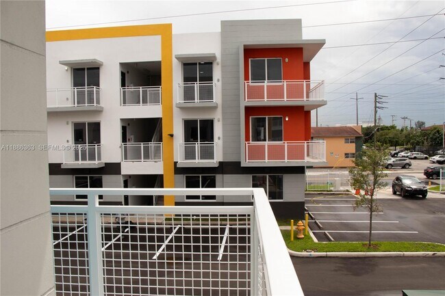 Foto del edificio - 1451 W 29th St