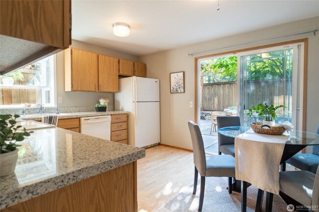 Building Photo - 2bd/1.5ba Seattle House