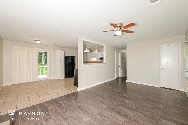 Building Photo - 5059 Wycliffe Dr SW