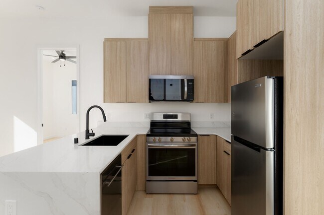 Foto del edificio - 4611-4611 Almayo Ave