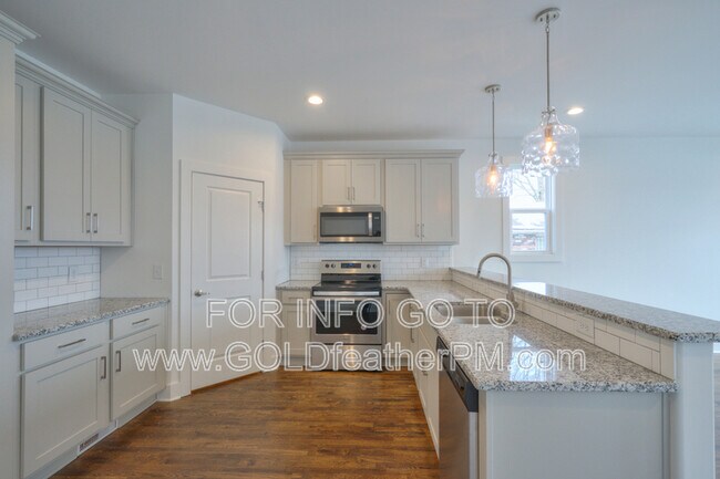 Building Photo - 2224 24th Ave N